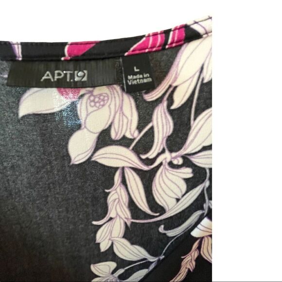 DARK FLORAL BLACK DRESS WITH GATHERED CAP SLEEVES - Picture 7 of 7